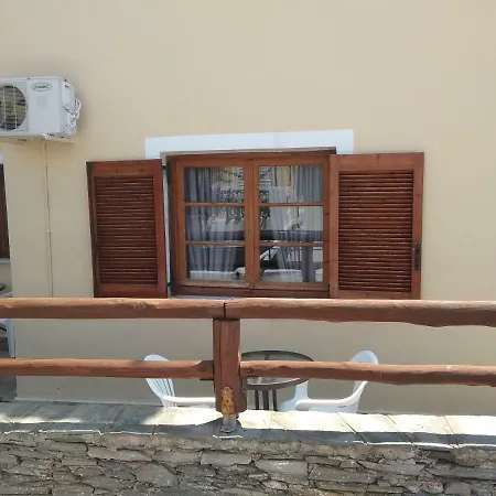 ισογειο νο.1 με αυλη *