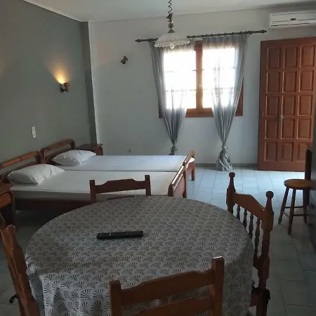 ισογειο νο.1 με αυλη